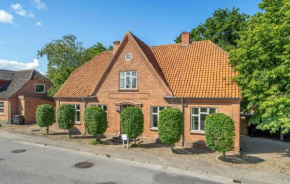 6 Bedroom Amazing Home In Roslev